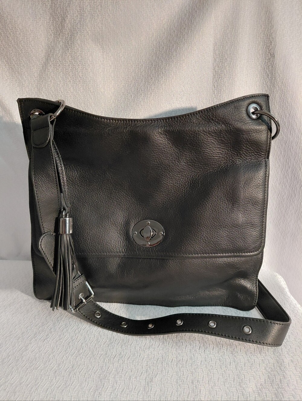 Rachel Roy Black Genine Leather Tassel Crossbody Shoulder Bag. Adjustable Strap.
